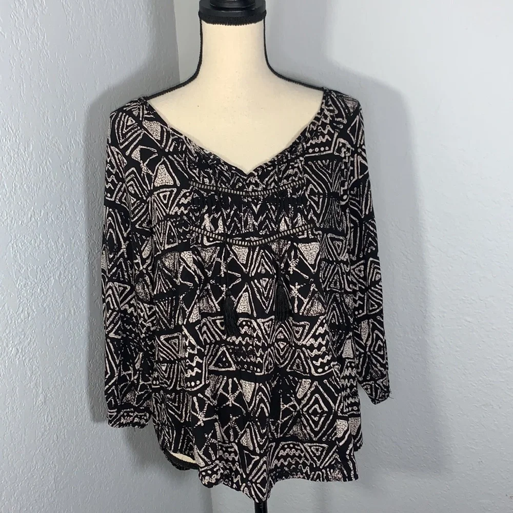 Mossimo Supply Co. Tribal Print V-Neck Blouse Large Black Cream Aztec Casual